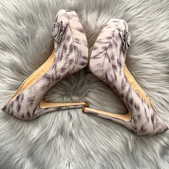 Gianni Bini Cloth Round Toe Platform Heels - Picture 11 of 12